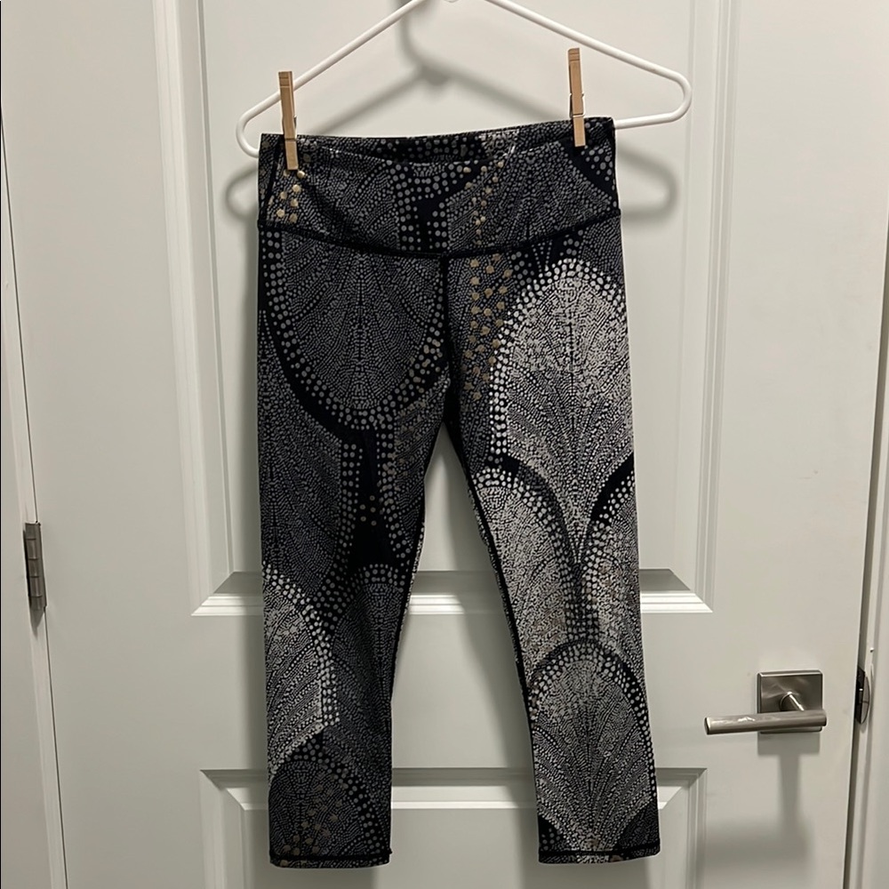 Fabletics Black and Gray Leggings with Geometric Pattern